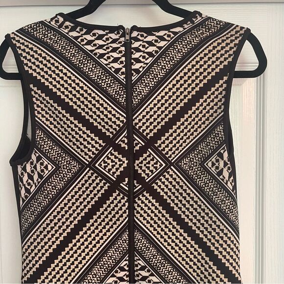 Carmen Marc Valvo Black and Cream Geometric Stretchy Dress - Picture 7 of 9